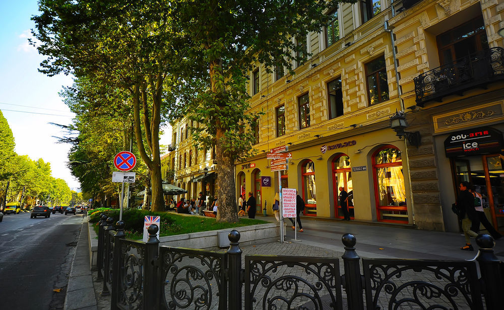 Evrika Apartments On Rustaveli Avenue Тбілісі Екстер'єр фото